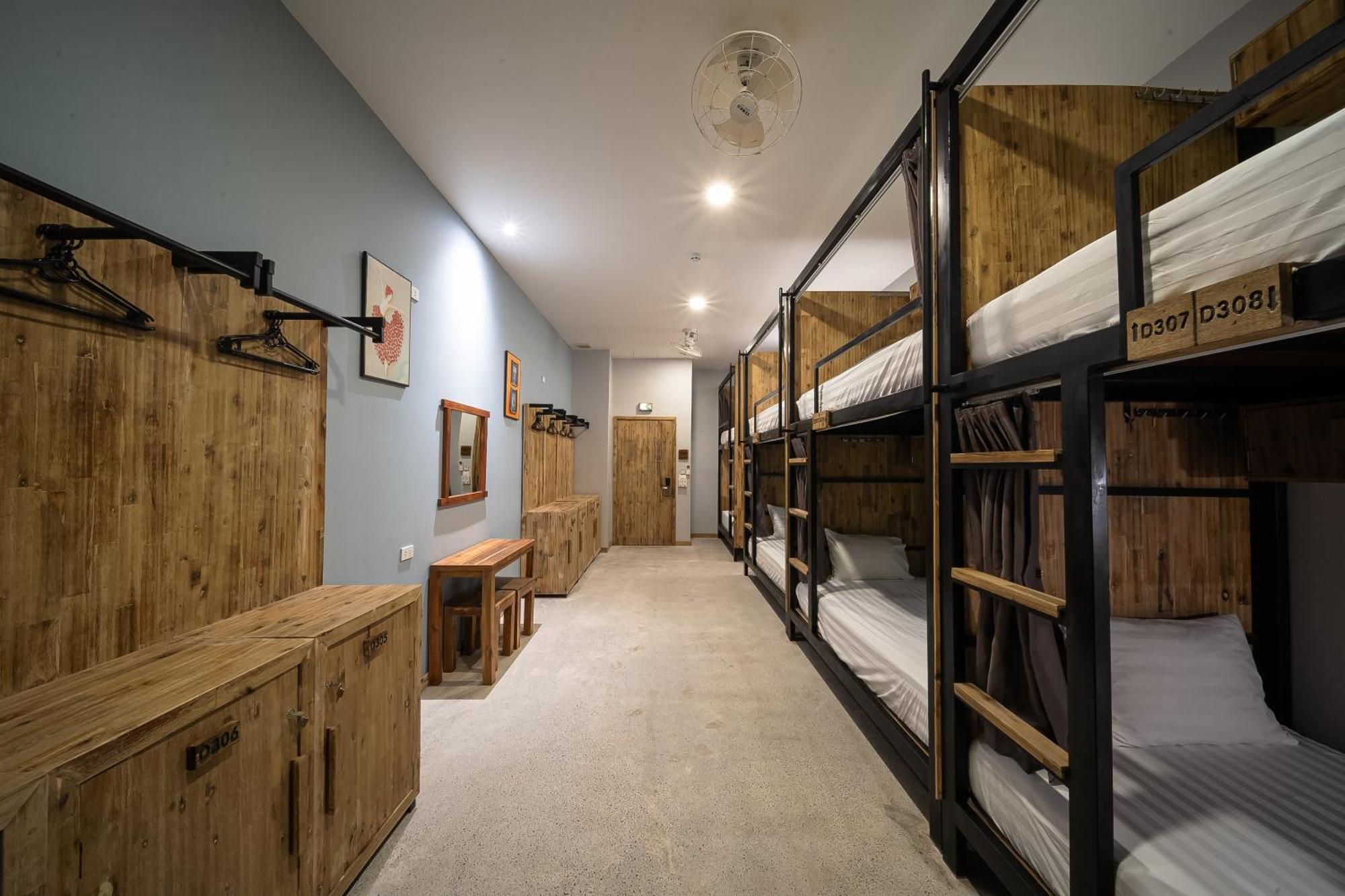 9Station Hostel & Bar Дуонг-Донг Экстерьер фото